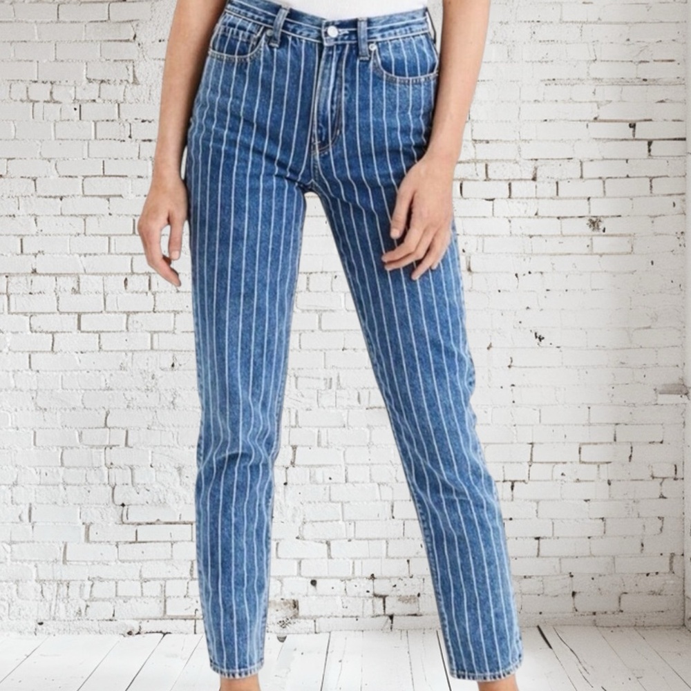 American Eagle Denim high waist, ankle,  Mom jeans with White Stripes, size 6